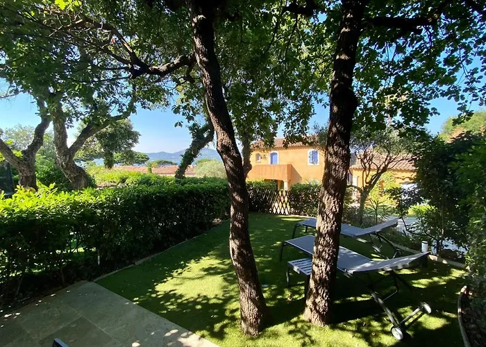 Villa Vue Mer Donnant Sur Le Golfe De St Tropez, 2 Chambres, 6 Pers, Piscine Commune