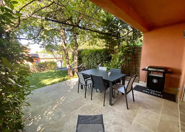 Villa Vue Mer Donnant Sur Le Golfe De St Tropez, 2 Chambres, 6 Pers, Piscine Commune