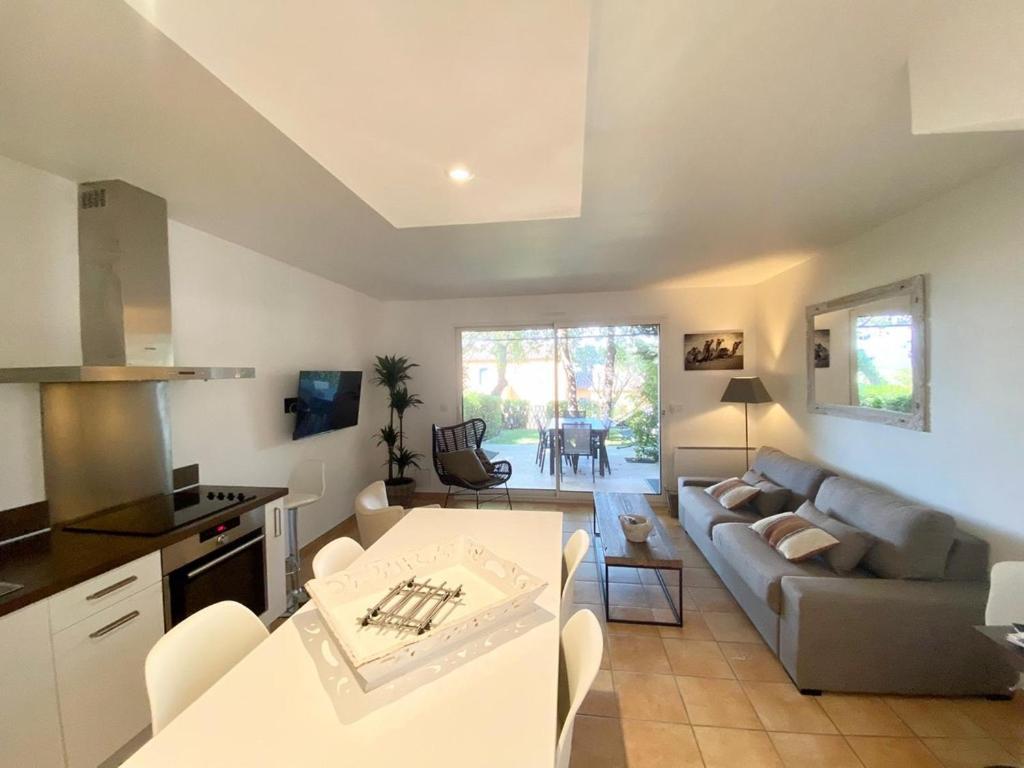 Vue Donnant Sur Le Golfe De St Tropez, 2 Chambres, 6 Pers, Piscine Commune Vakantiehuis Saint-Tropez