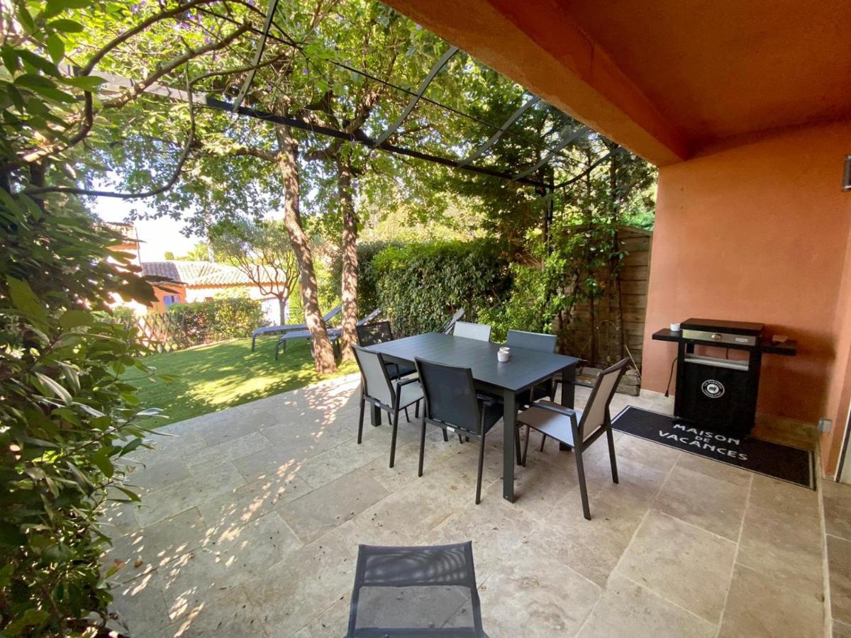 Vue Donnant Sur Le Golfe De St Tropez, 2 Chambres, 6 Pers, Piscine Commune Сasa de vacaciones *