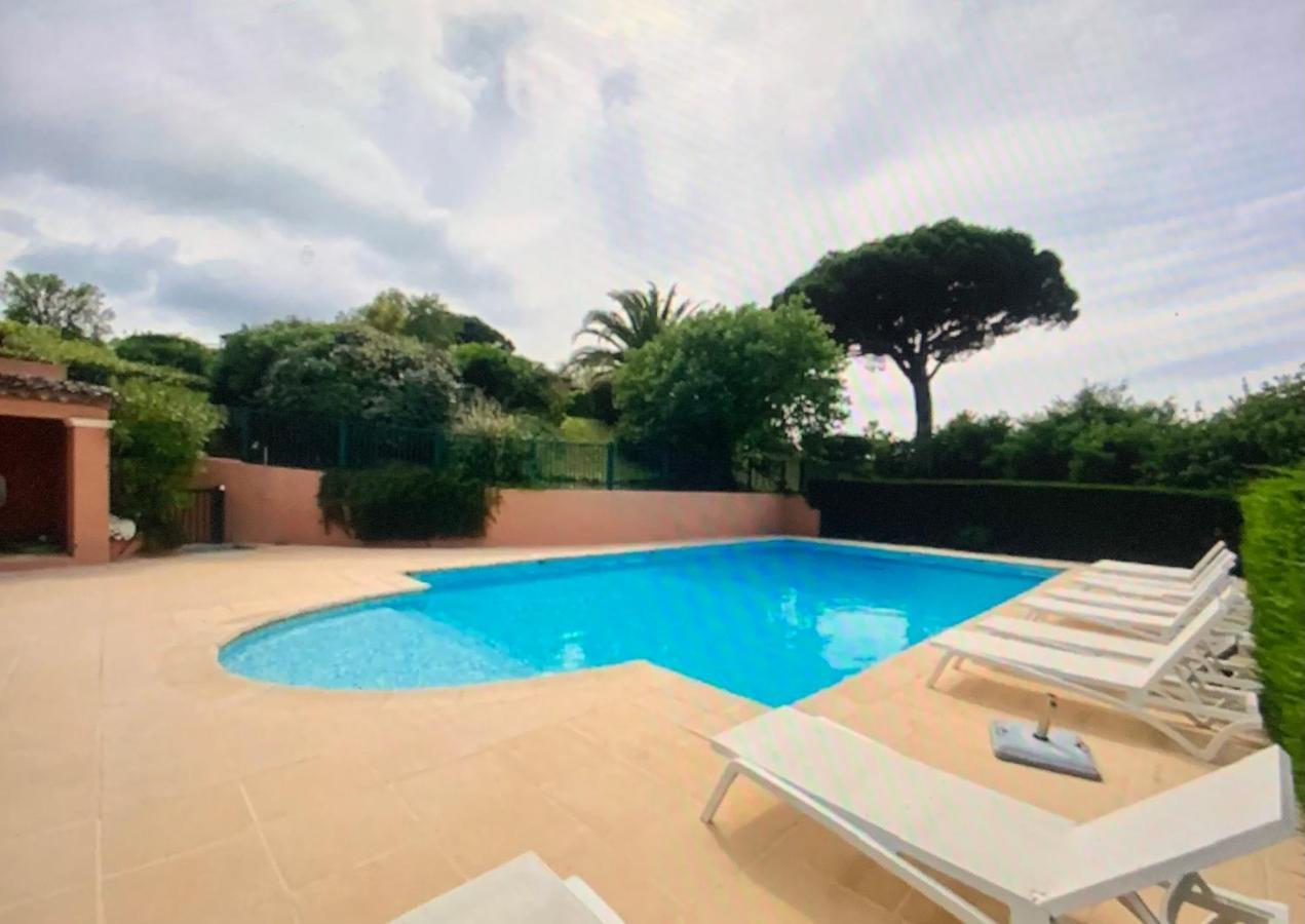 Vue Donnant Sur Le Golfe De St Tropez, 2 Chambres, 6 Pers, Piscine Commune Сasa de vacaciones
